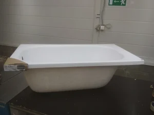 Акриловая ванна BelBagno BB101-130-70