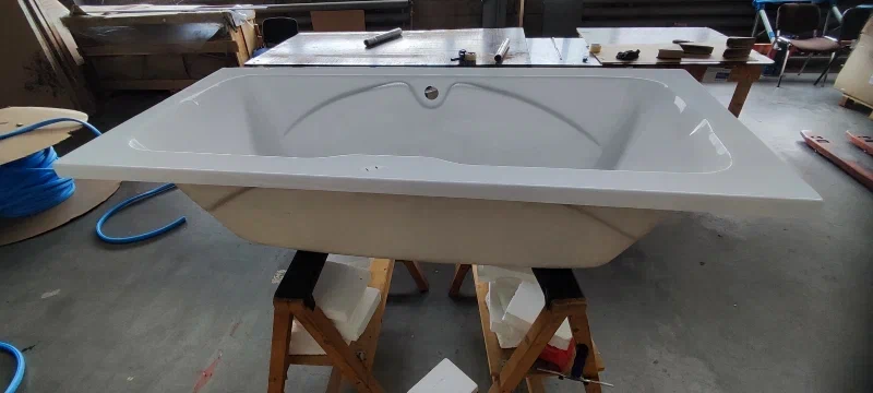 Акриловая ванна BelBagno BB104-180-80